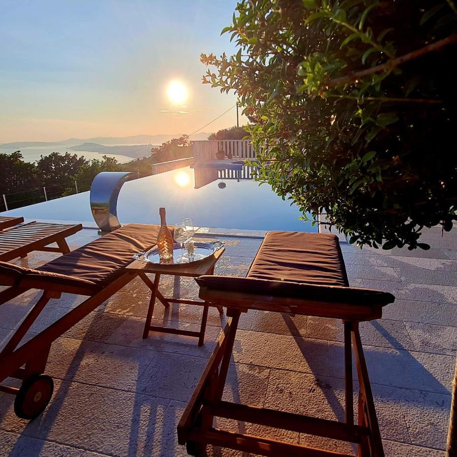 Sea View Luxury Apart Hotel Villa Conte With Swiming Pool And Romantic Spa Podstrana Exterior foto