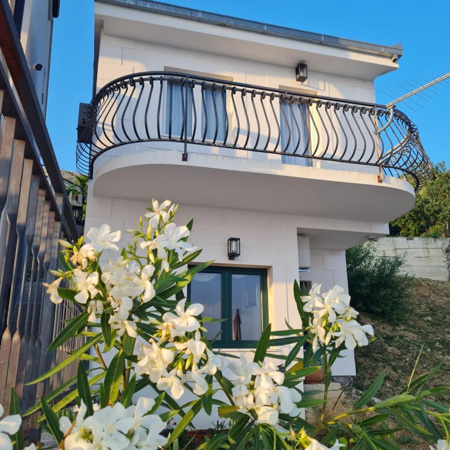 Sea View Luxury Apart Hotel Villa Conte With Swiming Pool And Romantic Spa Podstrana Exterior foto