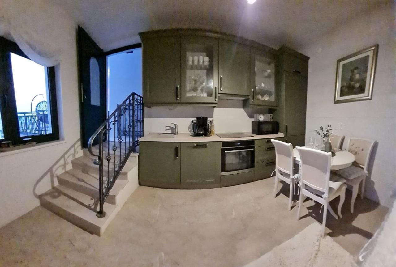 Sea View Luxury Apart Hotel Villa Conte With Swiming Pool And Romantic Spa Podstrana Exterior foto