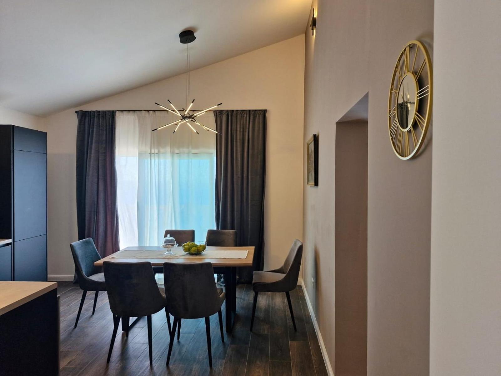 Sea View Luxury Apart Hotel Villa Conte With Swiming Pool And Romantic Spa Podstrana Exterior foto