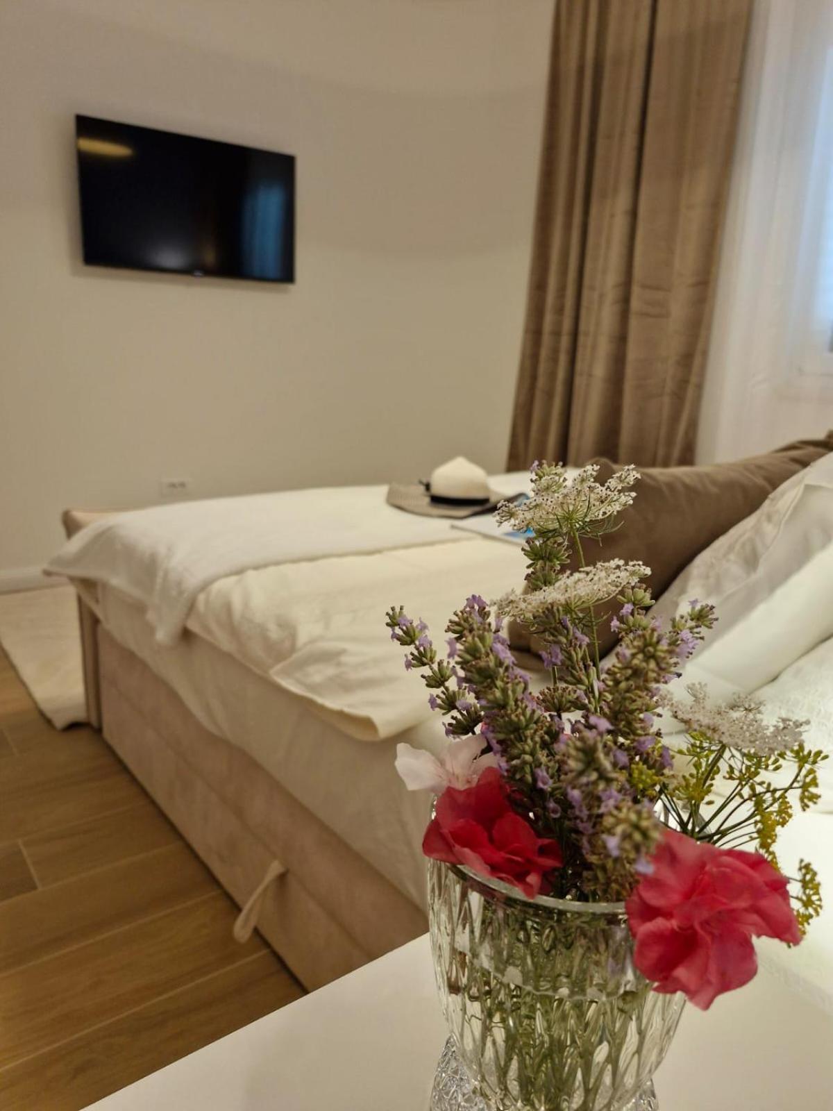 Sea View Luxury Apart Hotel Villa Conte With Swiming Pool And Romantic Spa Podstrana Exterior foto