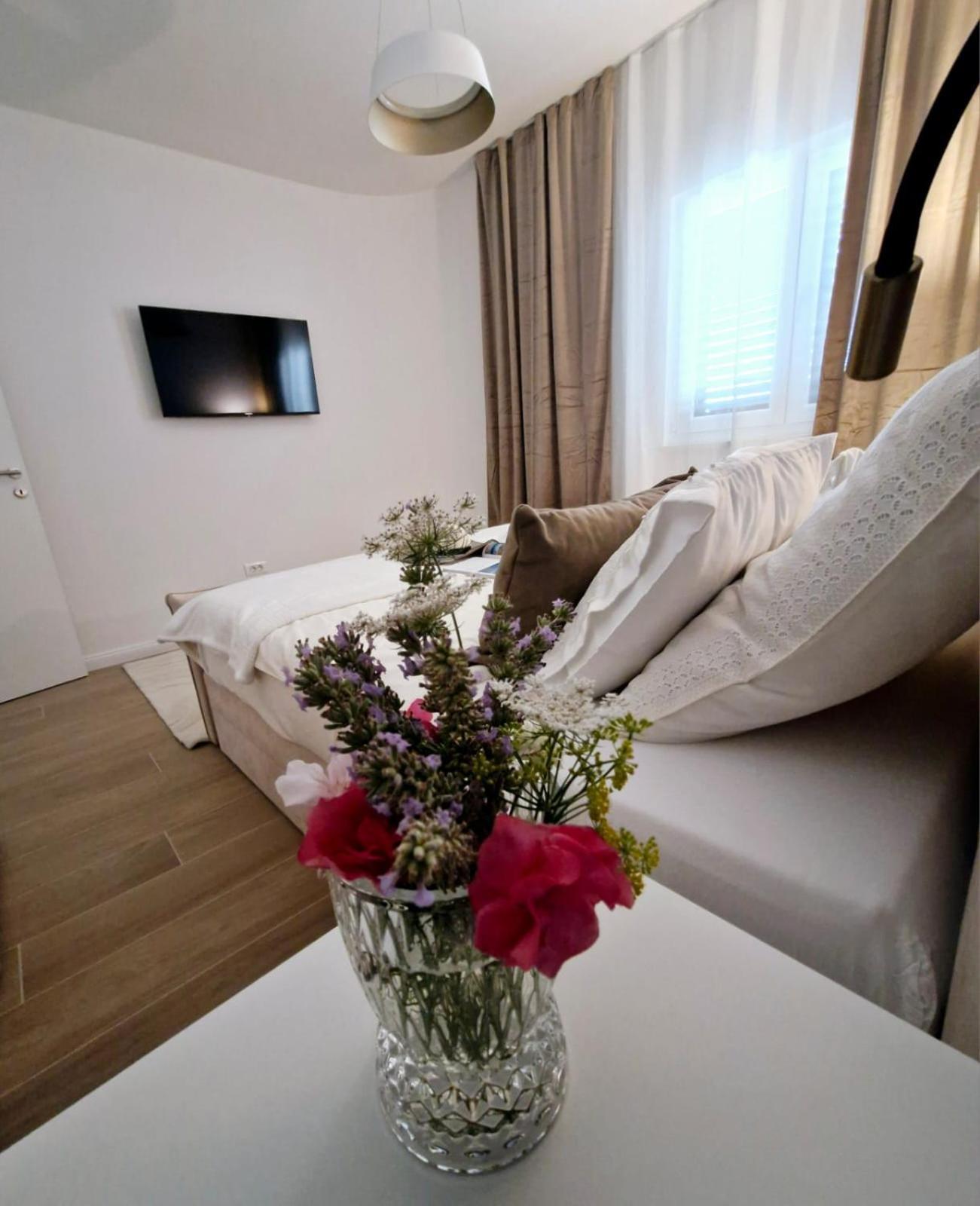 Sea View Luxury Apart Hotel Villa Conte With Swiming Pool And Romantic Spa Podstrana Exterior foto